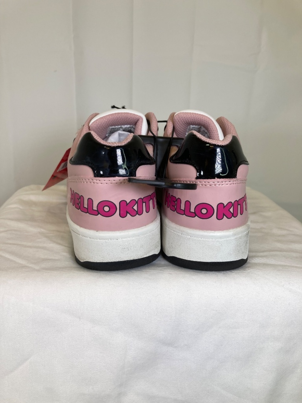 Hello Kitty Sz 7 Pink Black White Ladies Shoes Sneakers New With Tags Black Sole - Picture 6 of 12
